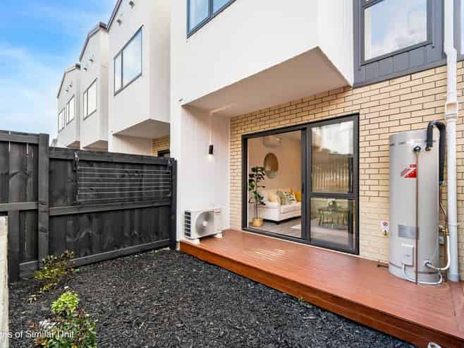16 Papatahi Lane, Flat Bush