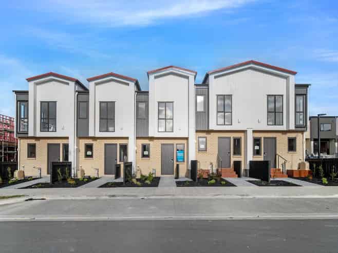 16 Papatahi Lane, Flat Bush