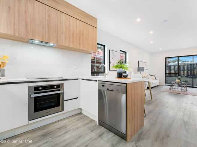 16 Papatahi Lane, Flat Bush