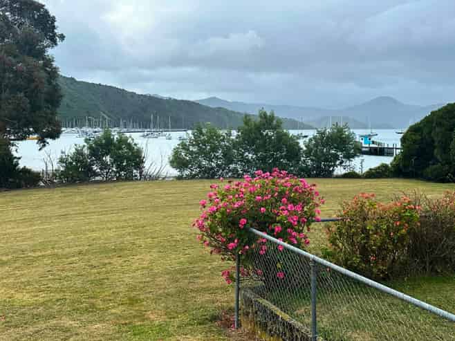 4/311 Waikawa Road, Picton