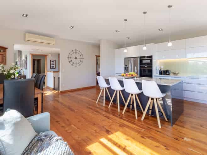 32 Lorna Irene Drive, Raumati South