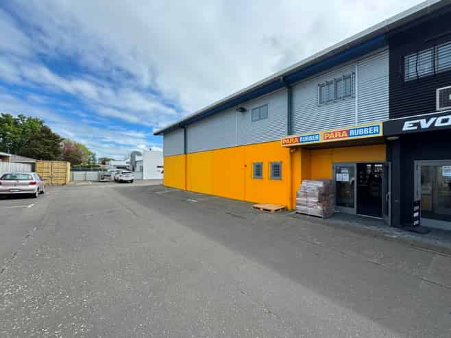 High Profile Bulk Retail Space For Lease - 557sqm