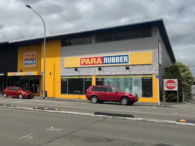 High Profile Bulk Retail Space For Lease - 557sqm