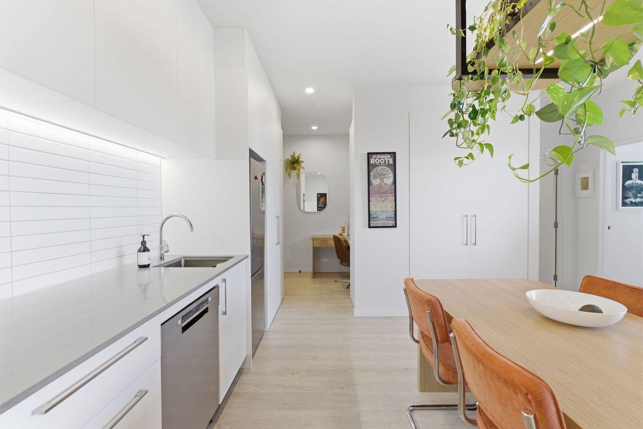 City Living with Style - Comes Fully Furnished - Mehr