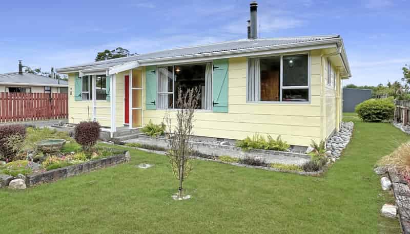 74 Main Road Hari Hari, Harihari