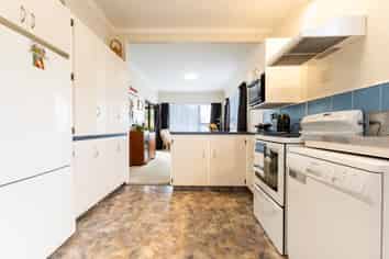 22a Maltby Avenue, West End