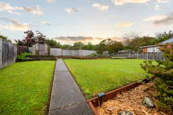 22a Maltby Avenue, West End