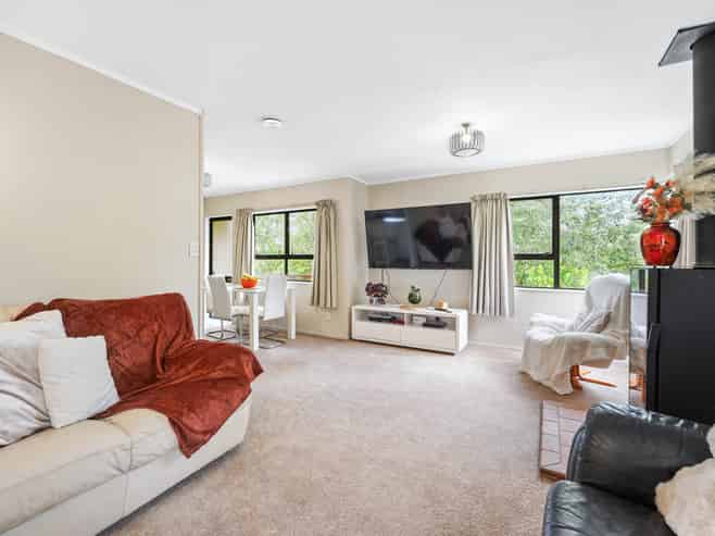 2/109 Athena Drive, Totara Vale