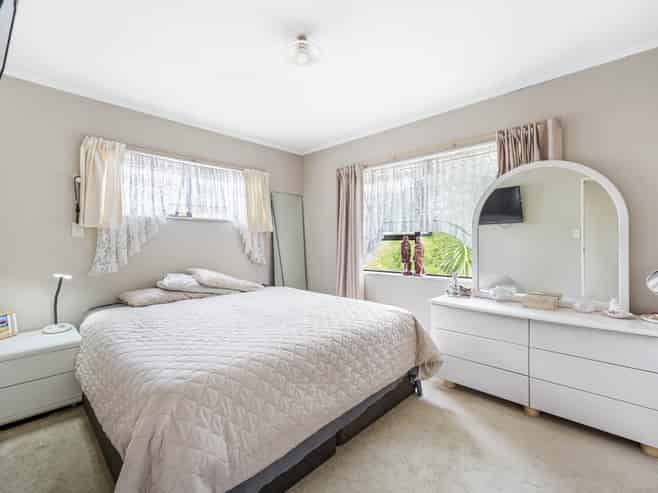 2/109 Athena Drive, Totara Vale