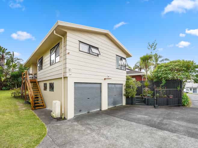 2/109 Athena Drive, Totara Vale
