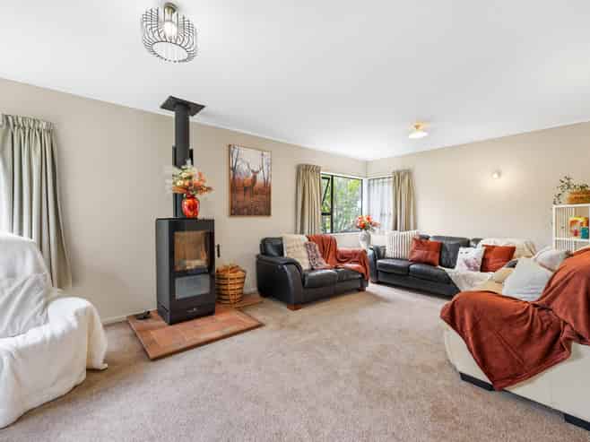 2/109 Athena Drive, Totara Vale