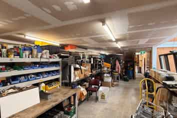 Good size workshop in Ngauranga