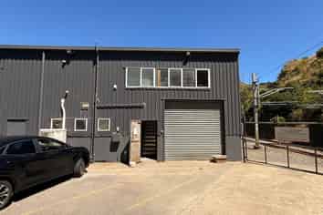 Good size workshop in Ngauranga