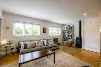 64 Wharf Road, Ostend