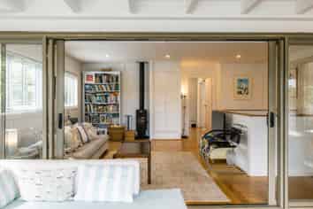 64 Wharf Road, Ostend