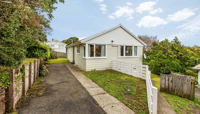 16 Komata Grove, Waitangirua