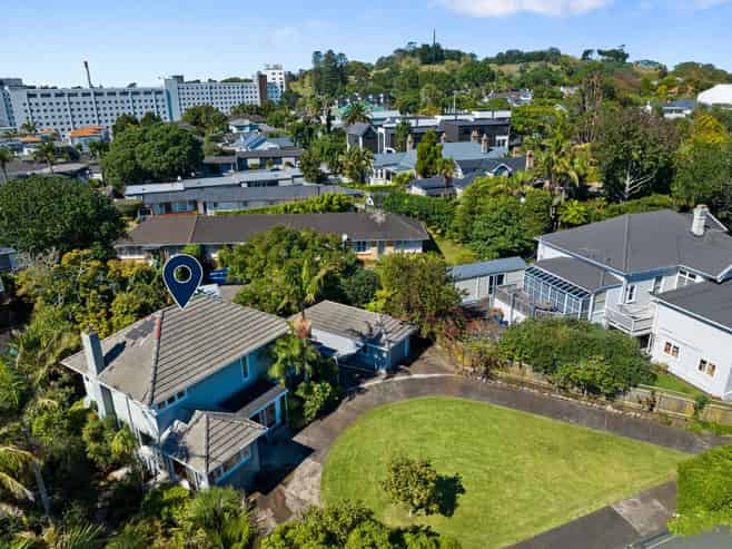 6A Claude Road, Epsom