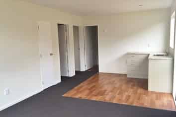 5A Bolton Place, Otara