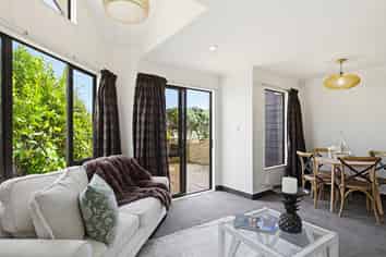 2/4 Richard Street, Titahi Bay