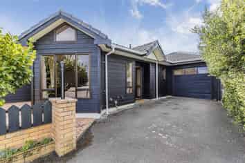 2/4 Richard Street, Titahi Bay