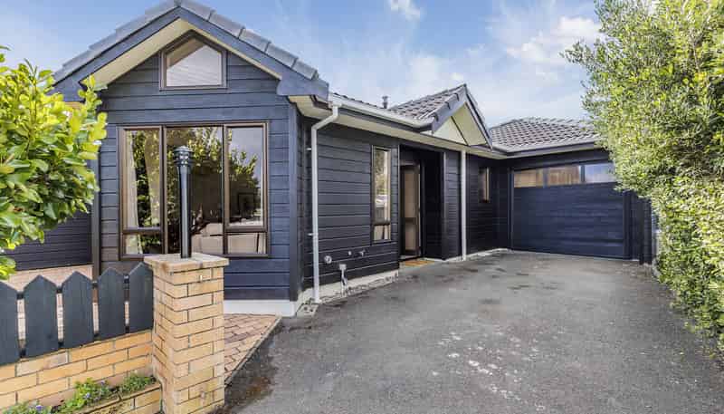 2/4 Richard Street, Titahi Bay