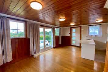 2/5 East Coast Road, Milford