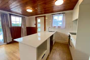 2/5 East Coast Road, Milford