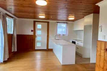 2/5 East Coast Road, Milford