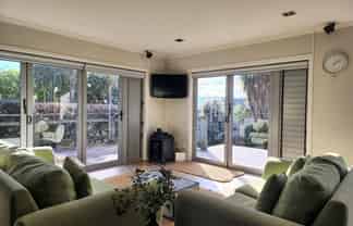 10 Donnelly Street, Oakura