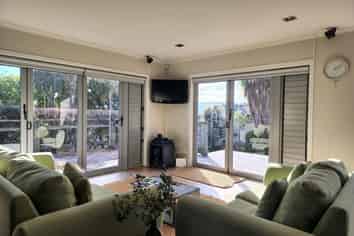 10 Donnelly Street, Oakura