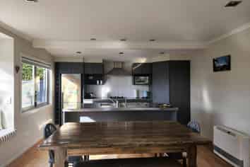 10 Donnelly Street, Oakura