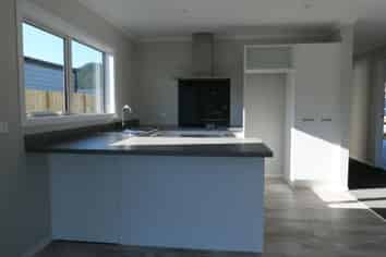 32 Koru Loop, Paraparaumu