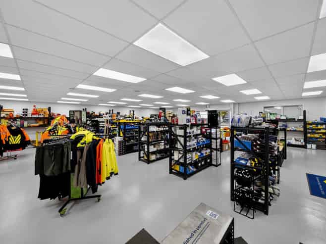 Immaculate CBD Fringe Showroom & Warehouse