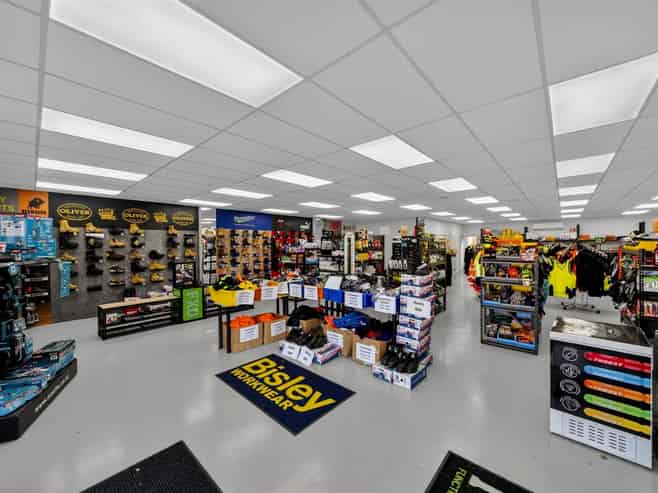 Immaculate CBD Fringe Showroom & Warehouse