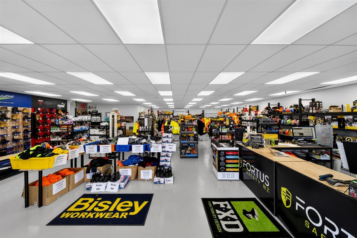 Immaculate CBD Fringe Showroom & Warehouse – pohled 5