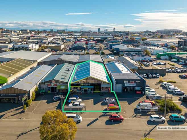 Immaculate CBD Fringe Showroom & Warehouse