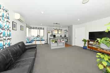 2/11 Short Street, Waltham