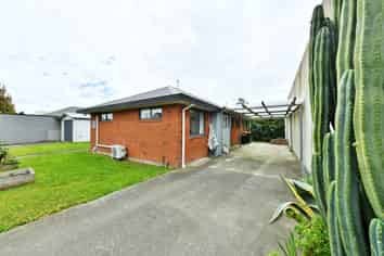 2/11 Short Street, Waltham