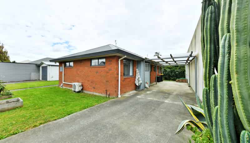 2/11 Short Street, Waltham