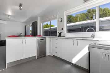 16B Marere Avenue, Paraparaumu