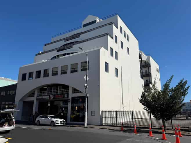 Functional Kingdon Street Office