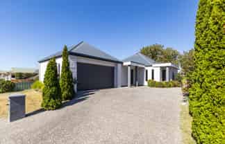 2 Queens Walk, Taradale