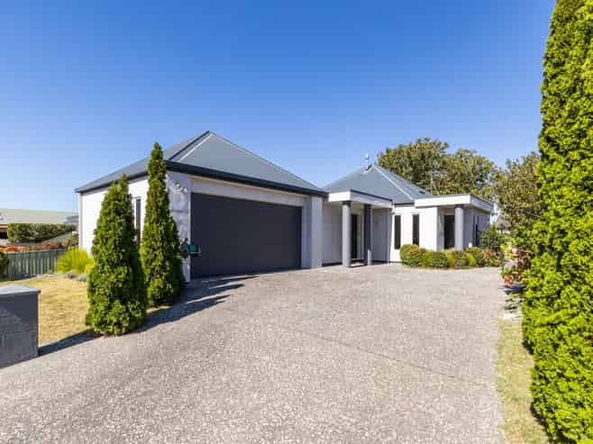 2 Queens Walk, Taradale