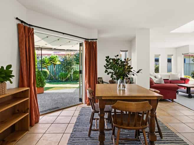 2 Queens Walk, Taradale