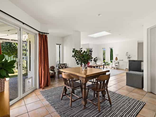 2 Queens Walk, Taradale