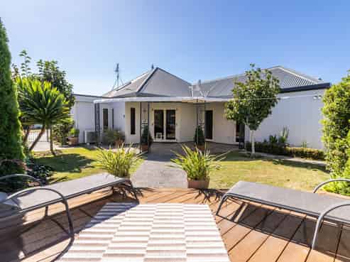 2 Queens Walk, Taradale