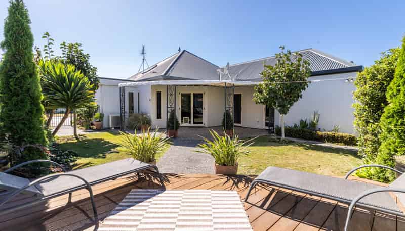 2 Queens Walk, Taradale