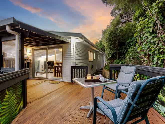137 Kahu Road, Paremata