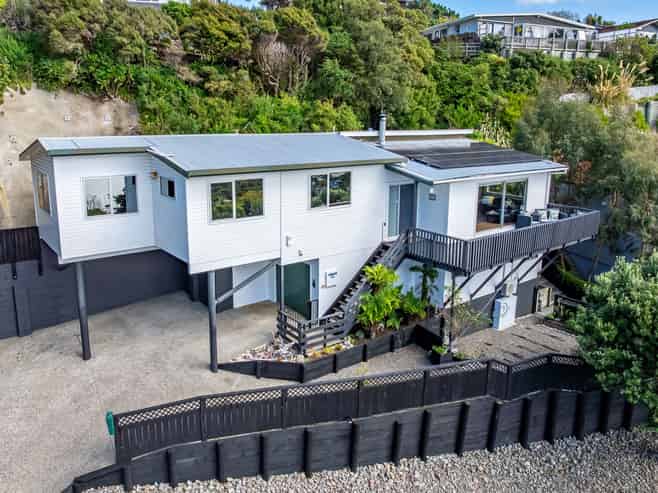 137 Kahu Road, Paremata