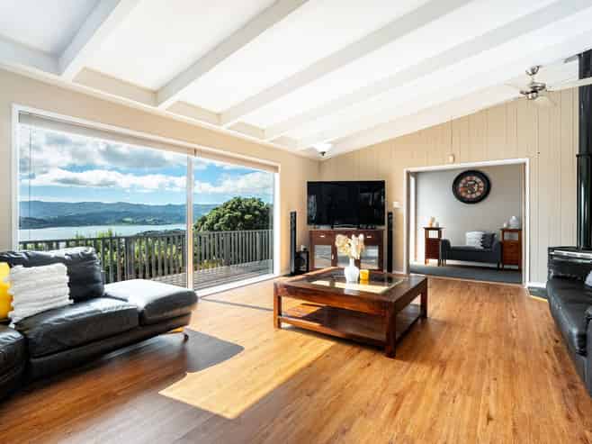 137 Kahu Road, Paremata